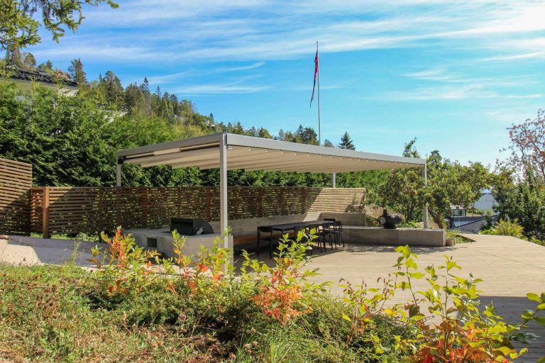 Italiensk frittstående pergola på uteplassen