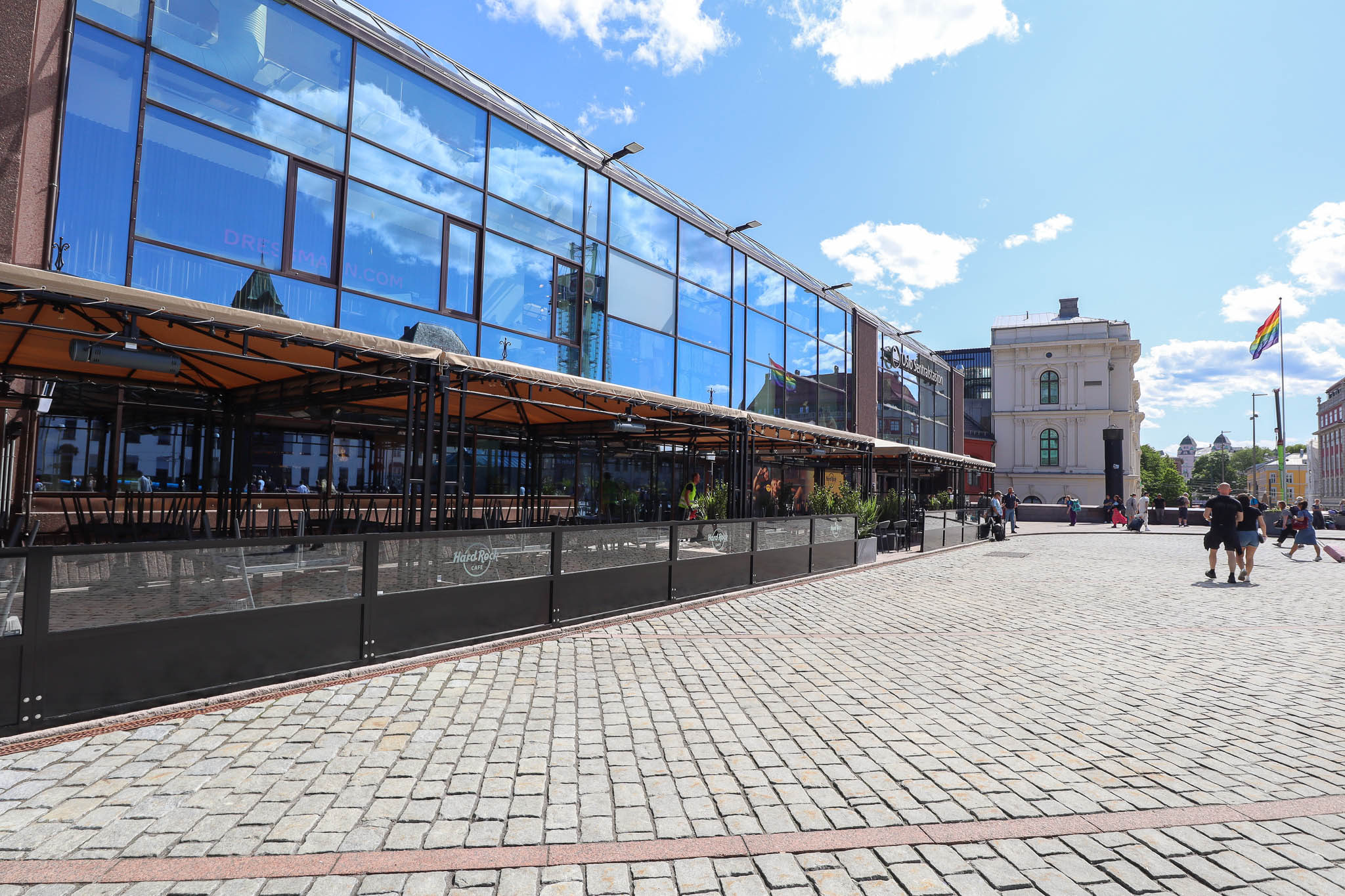 Alle paviljongene hos Hard Rock Cafe utenfor Oslo S