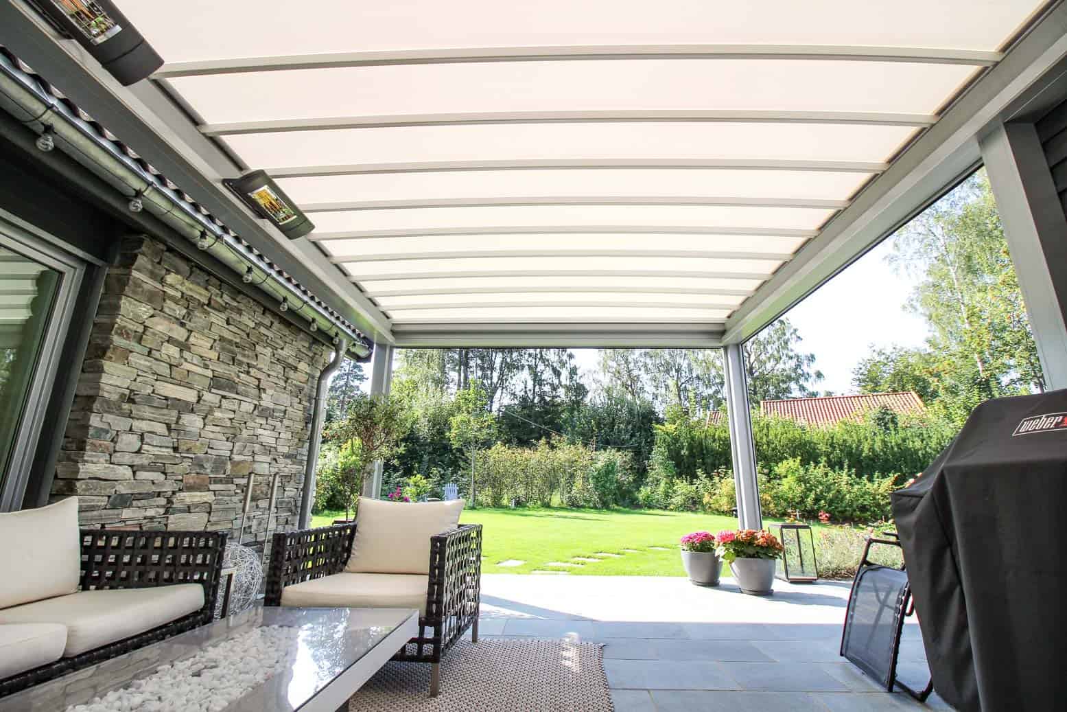 pergola med vegger og tak