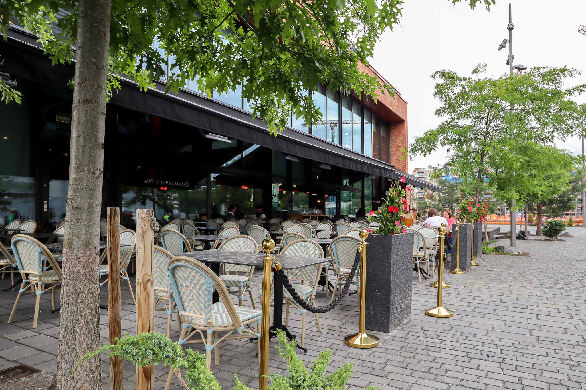 Solskjerming til uteservering på Villa paradiso Munch brygge